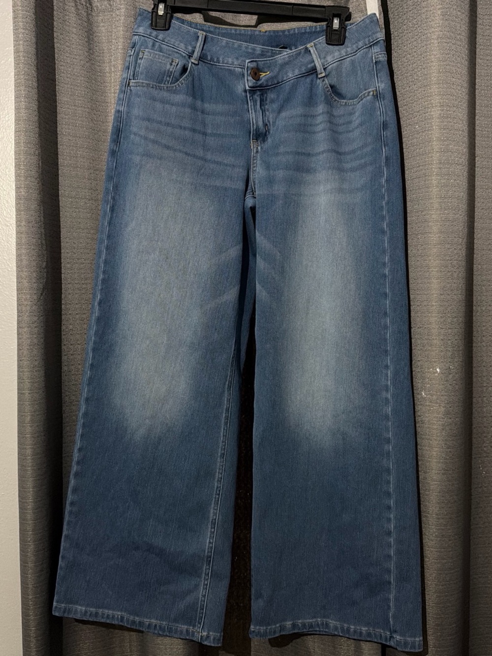 HALARA Wide-Leg Light Wash Jeans